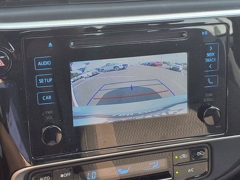 Used 2018 Toyota Corolla LE FWD image 8