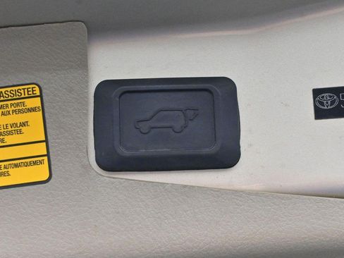 Used 2013 Toyota Highlander Limited FWD image 10