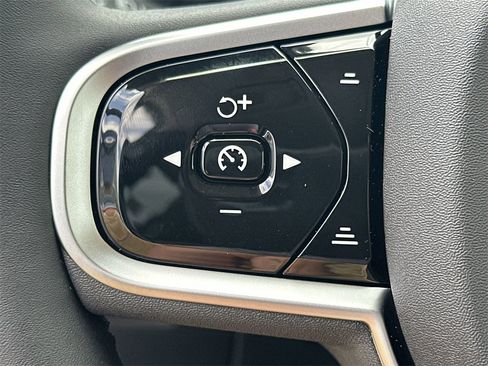 New 2025 Volvo XC90 T8 Plus w/ Protection Package Premier image 17