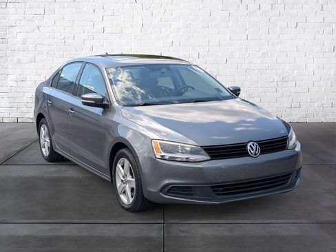 Used 2012 Volkswagen Jetta TDI FWD image 2