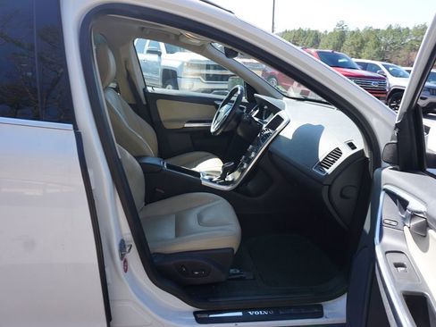 Used 2016 Volvo XC60 T5 Premier w/ Proximity Package image 15