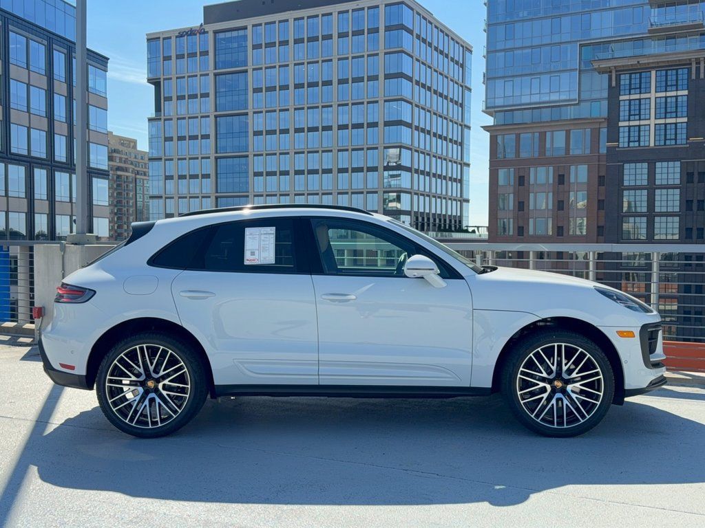 Used 2026 Porsche Macan AWD/4WD image 8