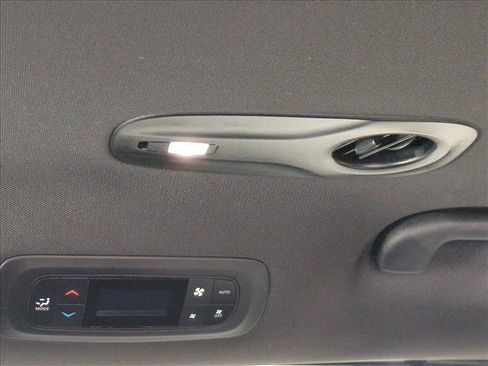 Used 2021 Chrysler Pacifica Touring w/ S Appearance Package FWD image 18