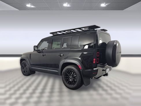 Used 2025 Land Rover Defender 110 S image 3