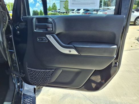 Used 2018 Jeep Wrangler Unlimited Sahara w/ Connectivity Group AWD/4WD image 20