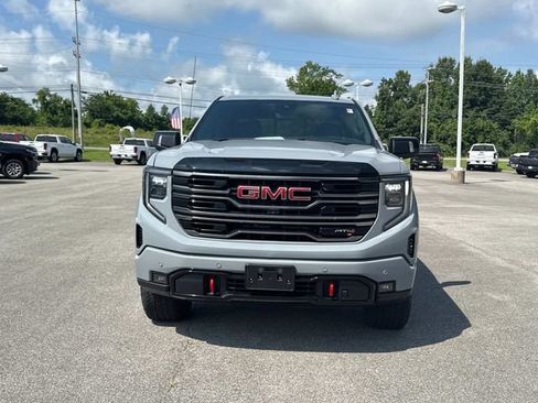 Used 2025 GMC Sierra 1500 AT4 w/ Technology Package AWD/4WD image 8
