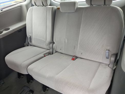 Used 2017 Toyota Sienna LE FWD image 17