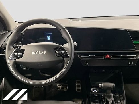 Used 2024 Kia Niro EX Touring FWD image 24