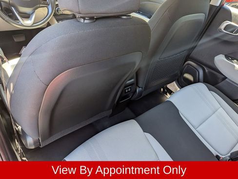Used 2025 Hyundai Venue SEL FWD image 23