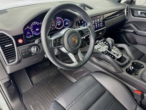 Certified 2023 Porsche Cayenne image 4