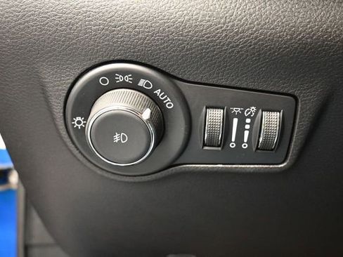 Used 2025 Jeep Compass Trailhawk AWD/4WD image 31