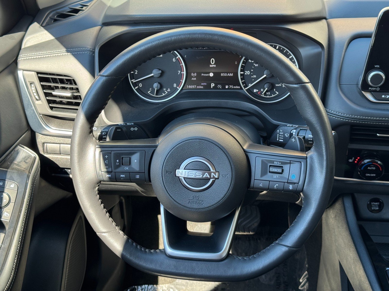 Used 2024 Nissan Rogue SV w/ SV Premium Package AWD/4WD image 19