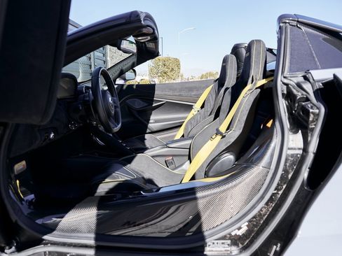 Used 2022 McLaren 720S image 40