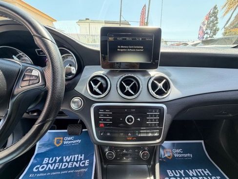 Used 2017 Mercedes-Benz GLA 250 4MATIC w/ Premium Package image 15