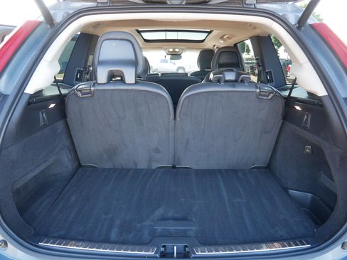 Used 2023 Volvo XC90 B5 Plus image 11