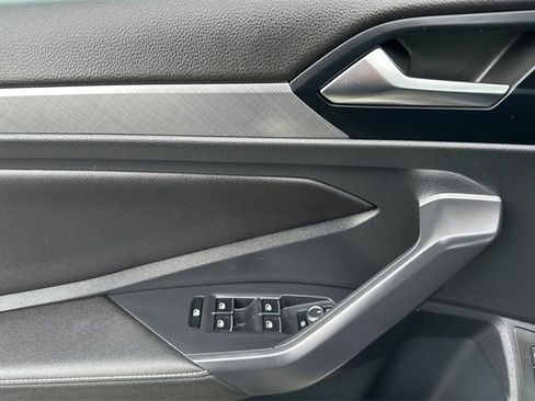 Used 2024 Volkswagen Jetta SE image 14