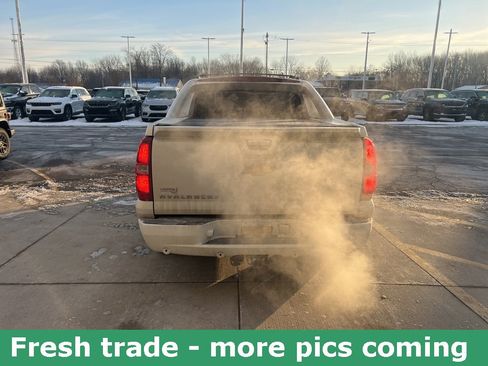 Used 2013 Chevrolet Avalanche LTZ image 3