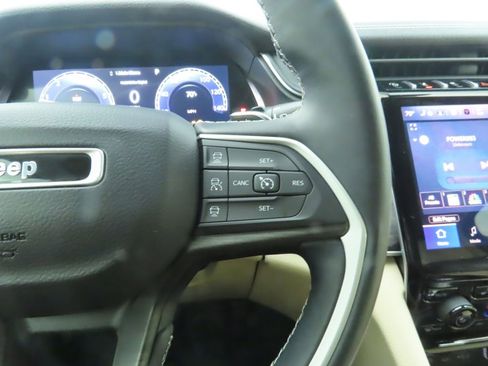 Used 2022 Jeep Grand Cherokee Limited image 12