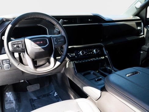 Used 2025 GMC Sierra 2500 AT4 w/ AT4 Premium Plus Package image 2