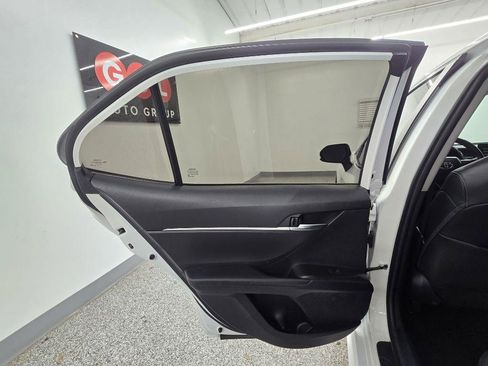 Used 2021 Toyota Camry SE FWD image 29