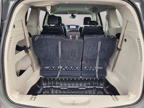 Used 2022 Chrysler Pacifica Touring-L FWD image 26