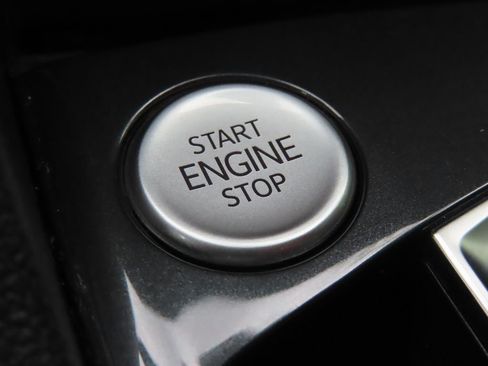 Used 2024 Volkswagen Tiguan SE R-Line AWD/4WD image 10