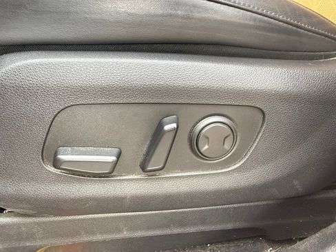 Used 2024 Kia Carnival LX FWD image 14