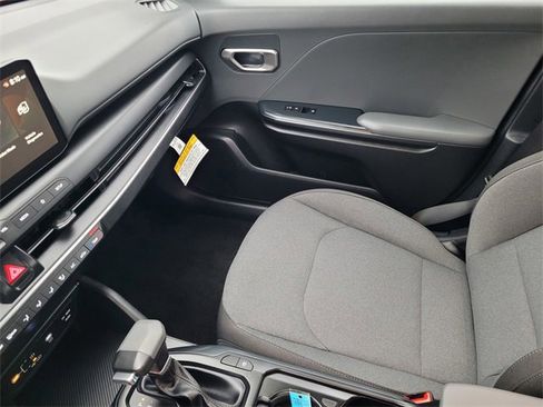 Used 2025 Kia K4 LXS image 10