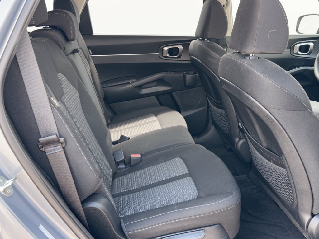 Used 2025 Kia Sorento LX FWD image 29