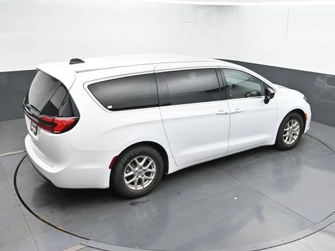 Used 2025 Chrysler Pacifica Select FWD image 31
