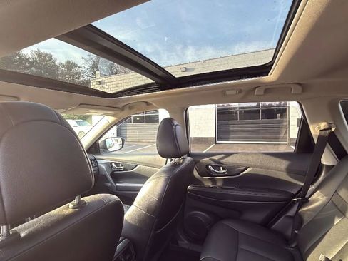 Used 2017 Nissan Rogue SL w/ SL Premium Package image 73