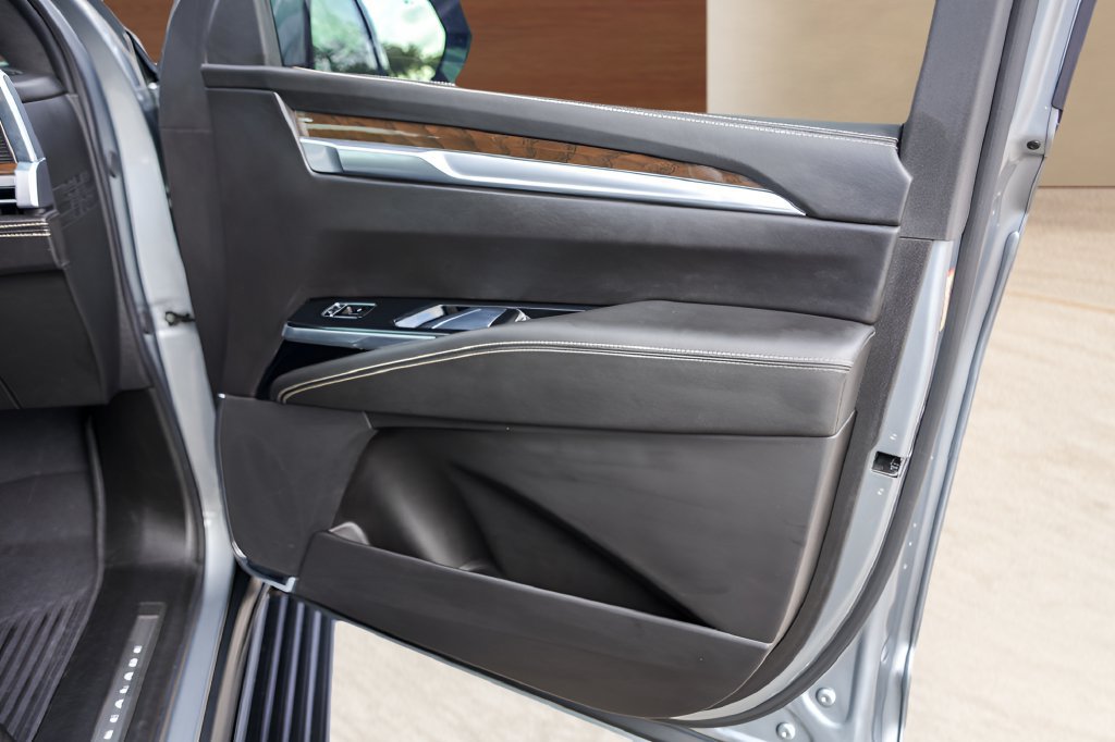 Certified 2025 Cadillac Escalade Sport Platinum w/ LPO, ONYX Package AWD/4WD image 31