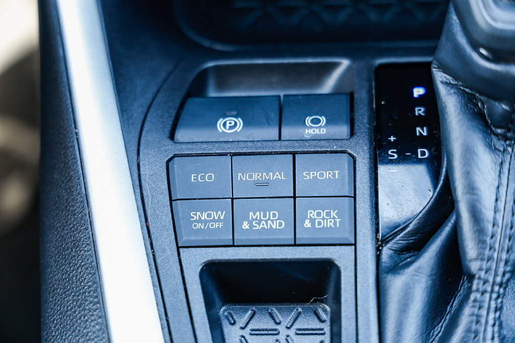 Used 2022 Toyota RAV4 XLE AWD/4WD image 24