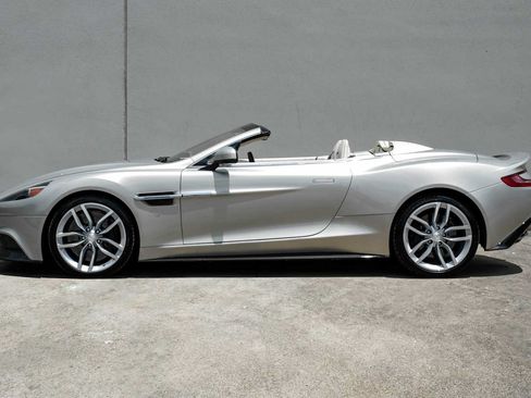Used 2016 Aston Martin Vanquish Volante RWD image 18