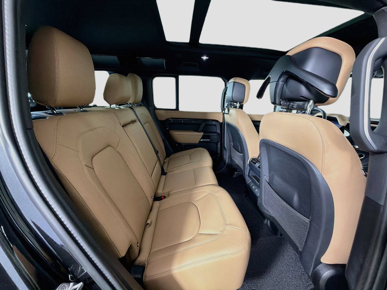 New 2026 Land Rover Defender 110 S AWD/4WD image 32