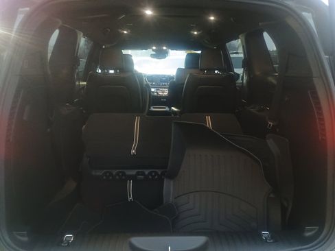 Used 2025 Chrysler Pacifica Select image 10