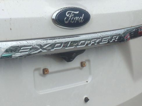 Used 2017 Ford Explorer XLT AWD/4WD image 13