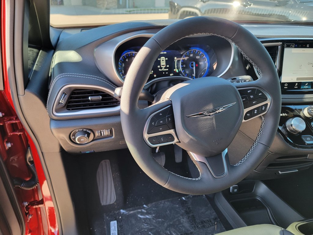 New 2026 Chrysler Pacifica Select FWD image 16