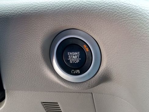 Certified 2019 Chrysler Pacifica Touring-L Plus w/ Advanced Safetytec Group FWD image 32