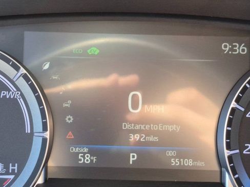 Used 2022 Toyota Highlander XLE image 11