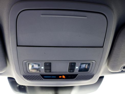 Used 2022 Ford Explorer XLT w/ Equipment Group 202A image 33