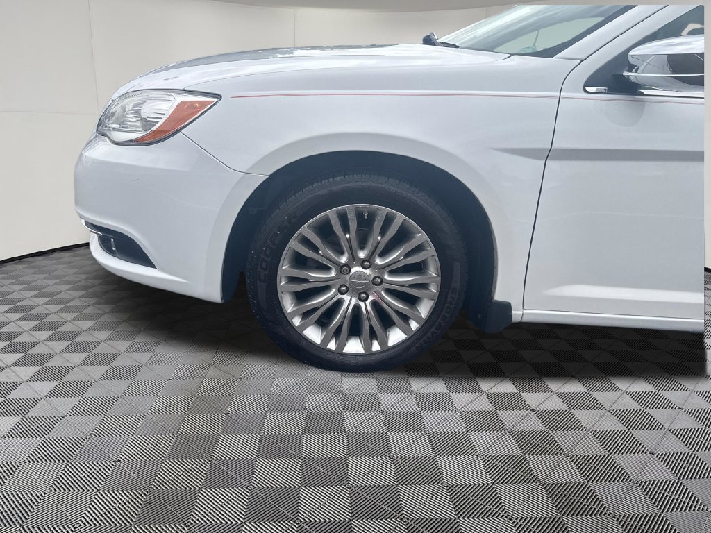 Used 2011 Chrysler 200 Limited FWD image 28