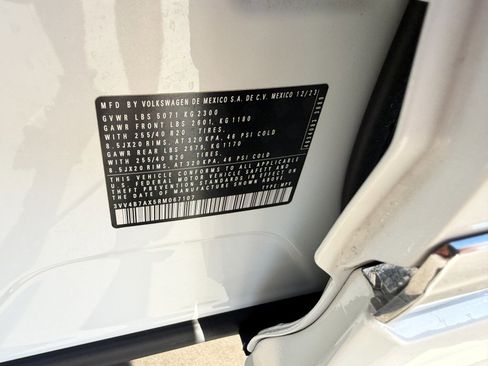 Used 2024 Volkswagen Tiguan SEL R-Line image 46