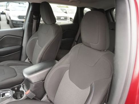 Used 2020 Jeep Cherokee Latitude FWD image 10