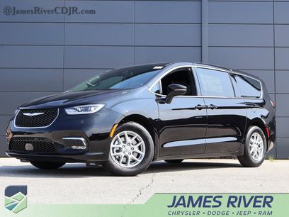 New 2025 Chrysler Pacifica Select