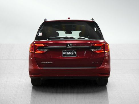 Used 2023 Honda Odyssey Elite image 4