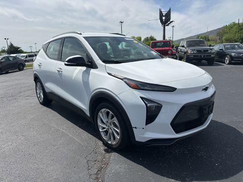 Used 2023 Chevrolet Bolt EUV LT image 2