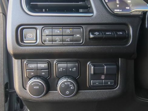 Used 2023 Chevrolet Suburban Premier w/ Advanced Technology Package image 22