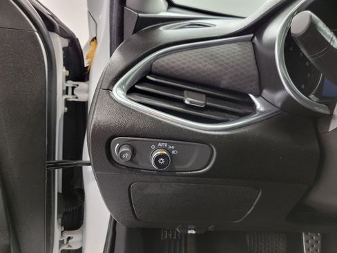 Used 2016 Chevrolet Malibu LT image 10