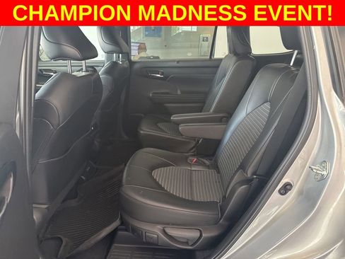Used 2022 Toyota Highlander XSE image 9